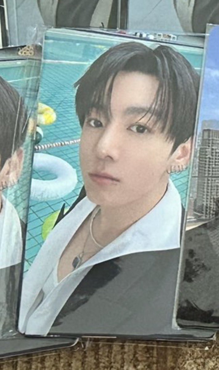 Kookmina011's tweet photo. @collectorhobi Vende esse p eu pufavo https://t.co/cyLgEePIwy