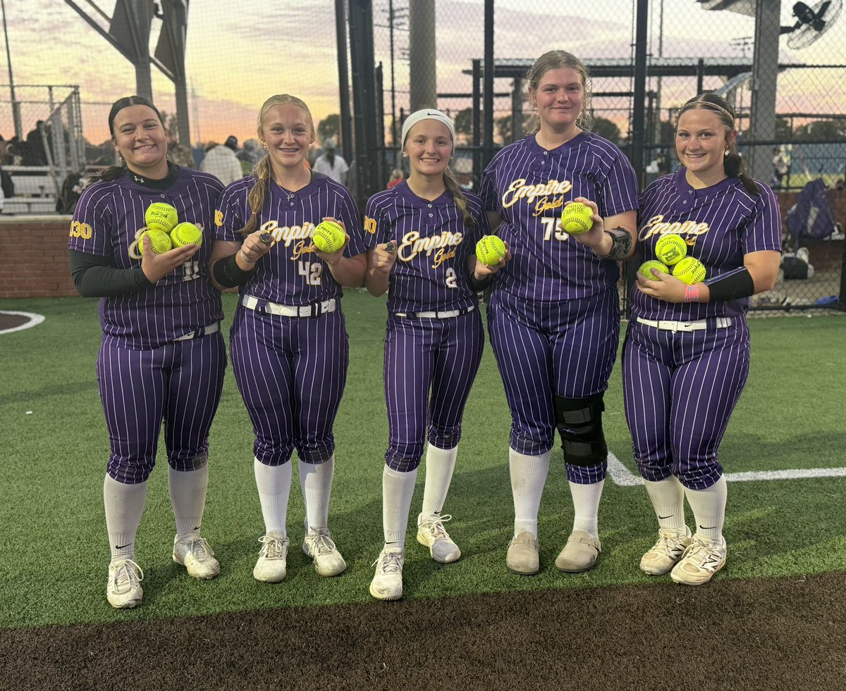 AddyDarbonne's tweet photo. Had a great weekend at the plate! 💣🔥 My team and I hit 9 home runs total, and I was blessed to contribute 3 of them! 🙏🏽💪🏽 Nothing better than seeing my hard work pay off and competing alongside my best girls. Just getting started! 💯🥎 #KeepWorking https://t.co/tLBlM40WMB