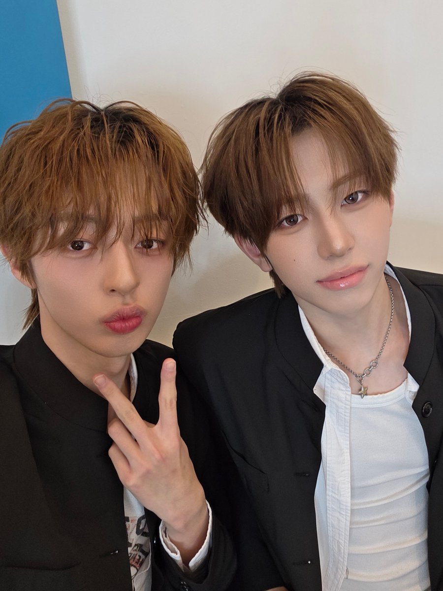 jaechxnn's tweet photo. 눌아디랑 브이브이 https://t.co/wDKYquno1X