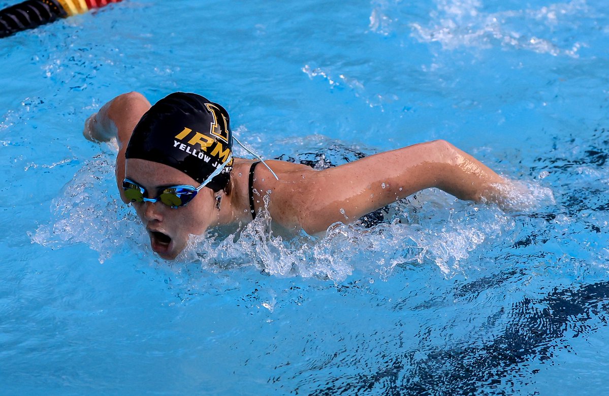 GoFlashWin's tweet photo. 🐝🏊 Looks so refreshing! More photos of Irmo Varsity Swim are now on https://t.co/TBUfYUtPyk. Go check it out, Yellow Jackets! Repost and Follow. https://t.co/ULtyGvMEaS