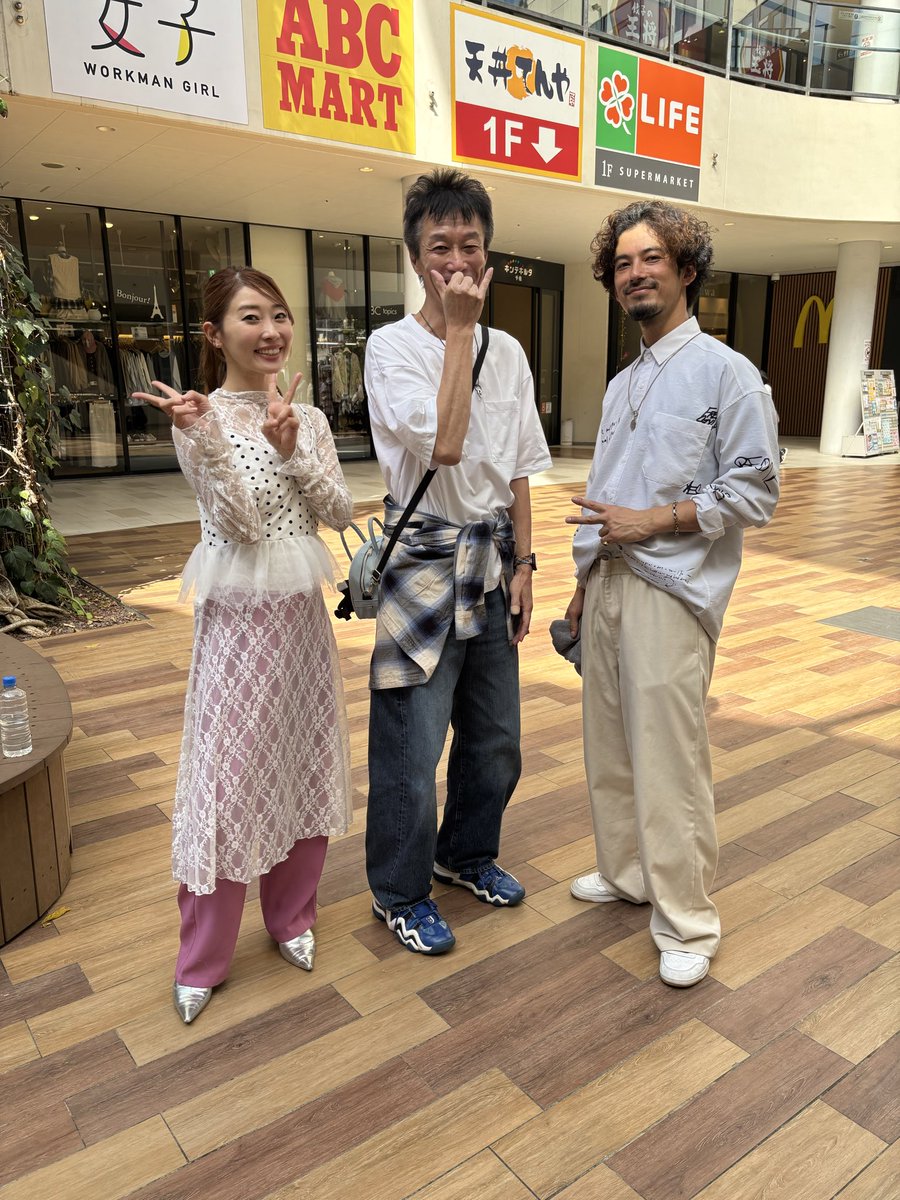 uichiro51's tweet photo. 志穂さん♪、朝リズマーのみなさん、おはリズムです🤗
活動報告📣
先週どよう日、#MIOSIC さんのミニライブに参戦してきました ♬〜
心温まるステキなライブでしたよ✨
今週もよろしくお願い致します😊
#朝リズム https://t.co/40gKz9GT0R