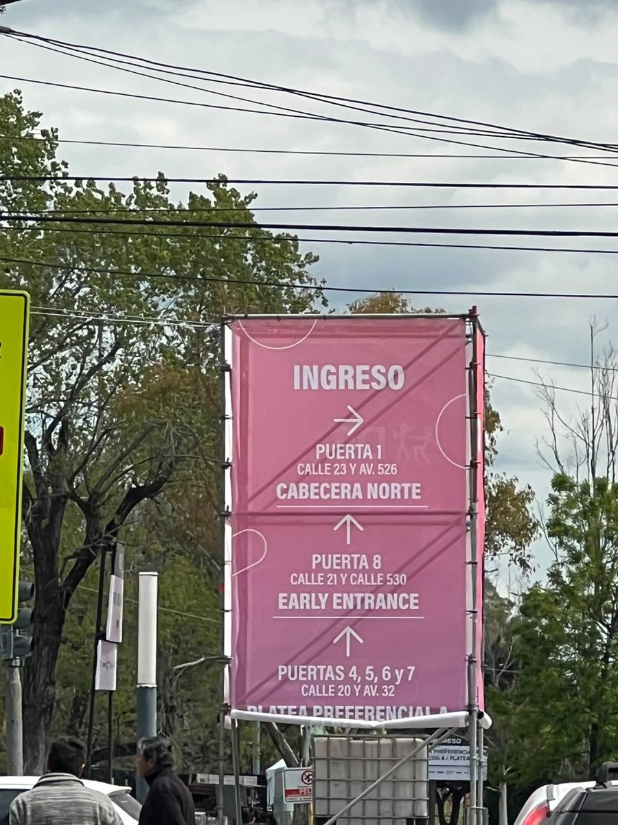 0921B7S's tweet photo. es increíble como todos no estamos enterando sobre por cual puerta entramos gracias a las mismas ARMYS(y conocidos de armys) porque los hijos de puta de df no dan ni señales de humo estando a DOS DÍAS del concierto https://t.co/rYlcK1SOQN