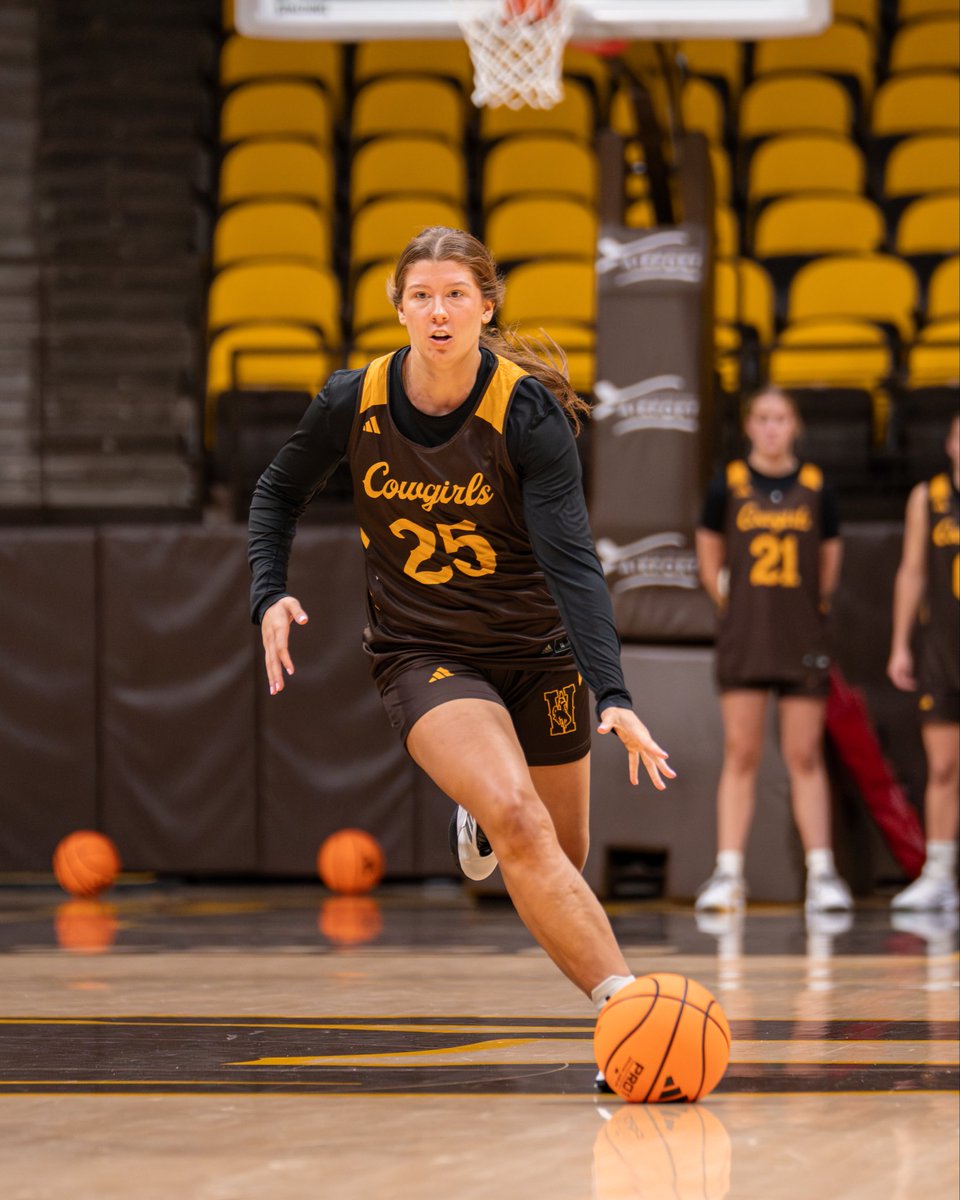 wyo_wbb's tweet photo. Meet the Cowgirls 🤠🏀: #25 Norah Clark https://t.co/zrq6k3uWIt