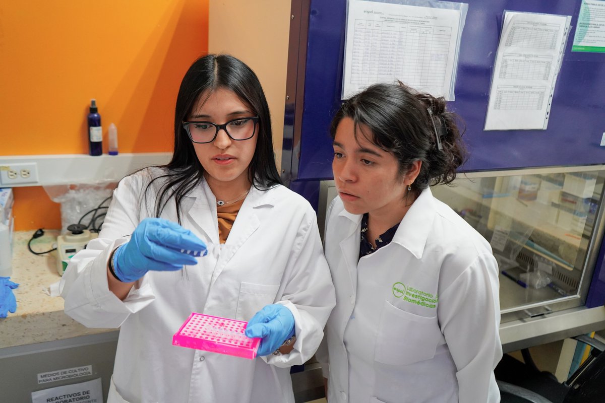 fcvespol's tweet photo. 🌍🔬🇪🇨🇪🇸Recibimos a Milene Vera, estudiante de la @uvic_ucc (España), quien realizó sus prácticas en el laboratorio ENBIDIA junto al Dr. Washington Cárdenas en biología molecular y artrópodos de suelo.

📄Nota completa https://t.co/3kapMUNRU9

#ESPOL #FCVESPOL https://t.co/WTCWuWsBGT