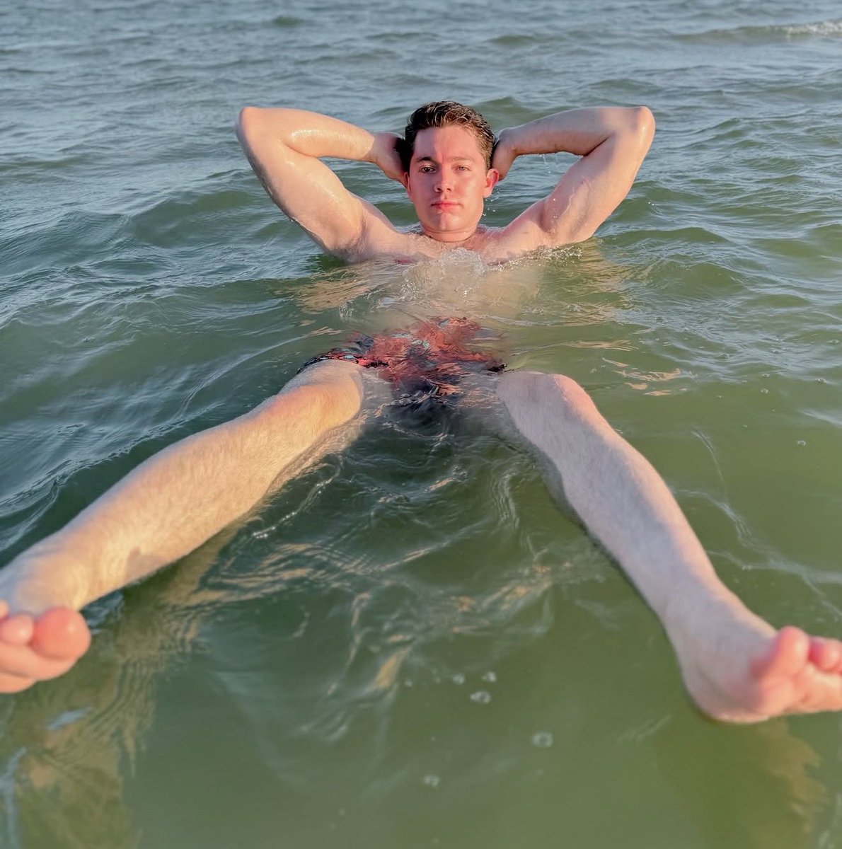 VAdrian2024's tweet photo. #feet #gym #gay #beach https://t.co/HmqqUWLf8x