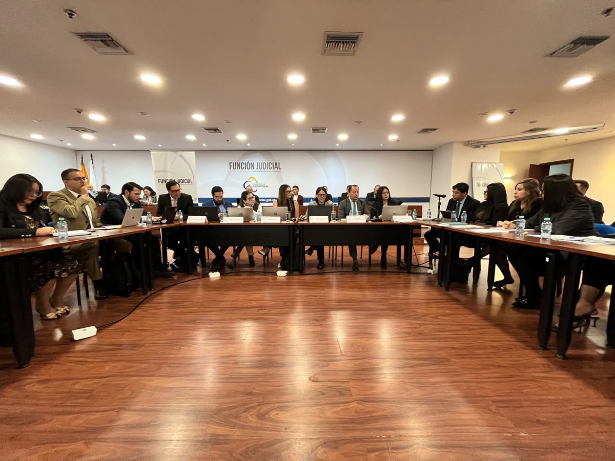 CJudicaturaEc's tweet photo. El @CJudicaturaEC instaló la segunda mesa de trabajo interinstitucional junto a jueces y representantes de @FiscaliaEcuador, @DefPublicaEC, @PoliciaEcuador, @SNAI_Ec y @Salud_Ec.

📌 El objetivo: analizar la gesti��n logística y tecnológica para garantizar la instalación y desarrollo ágil de las audiencias relacionadas con delitos de corrupción y crimen organizado, en cumplimiento de la Resolución N. 187-2026.