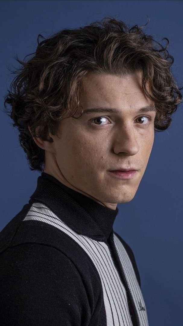 AndyCollin33335's tweet photo. @tearhyyh @spideyshllnd Idk man, he'd look a whole lot better if he just grew his hair out or just let some hair hide his forehead https://t.co/qqgfqOzGmc