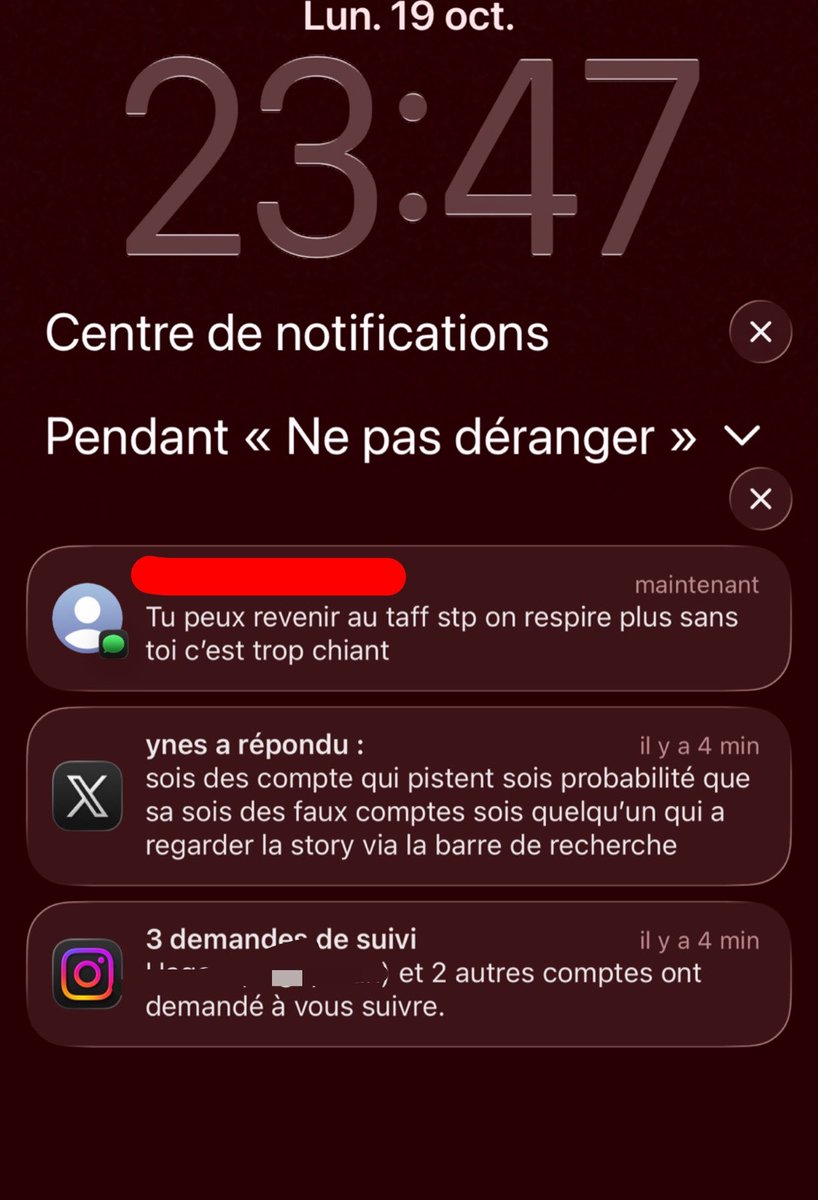 Yaraazu's tweet photo. J’ai pris 1j de congé ils s’ennuient déjà https://t.co/dnefmJhy6h