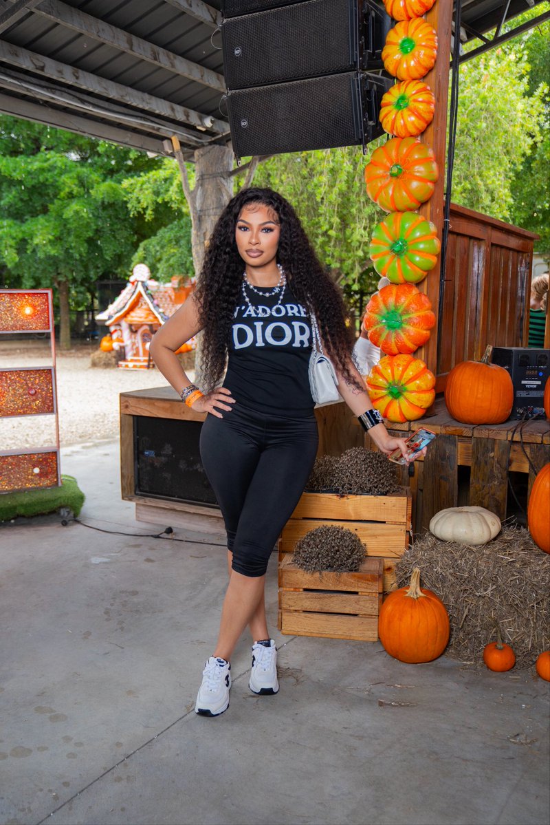 therealmjae_'s tweet photo. Take them babies to a Pumpkin Patch 🎃🧡 BIG MAMAAA TWO KIDS 🧑‍🧒‍🧒🥰🍂 https://t.co/hLk03cPAyu