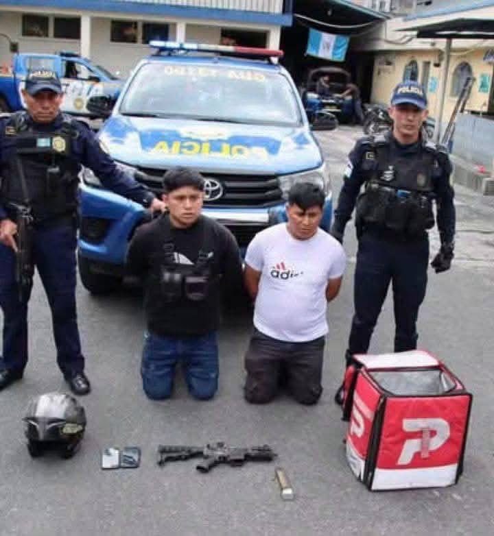 Lic_Khriss's tweet photo. Un #Chonte Raso no tomó la decisión de implantar un fusil a los hermanos #Choc
Esa Orden la dió un Comisario de la @PNCdeGuatemala 🌱 o de algún funcionario de más arriba, así que la Paloma debe llegar a quien dió la orden y luego a los #chontes
Verdad @MPguatemala ❓😒 https://t.co/VDaERMeIhj