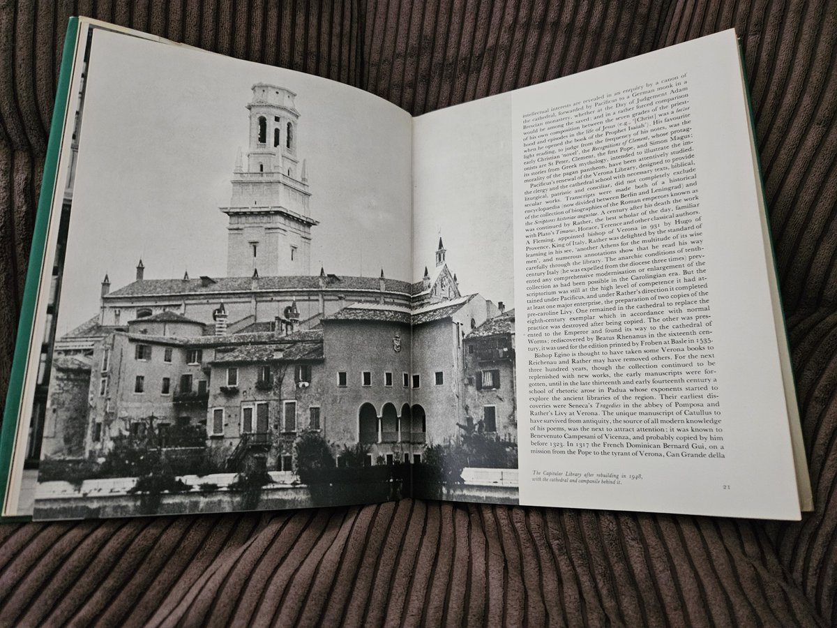 VeraCausa9's tweet photo. P.S. Biblioteca Capitolare in Verona, oldest library in the world (5th c. AD) appears in the book 'Great Libraries' (1970) by Anthony Hobson, which I posted earlier today as part of my book collection. https://t.co/ukuLV6GFnT