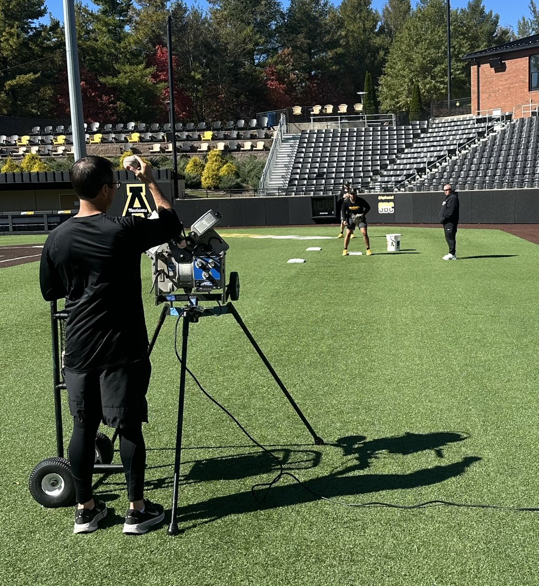 AppBaseballPDev's tweet photo. Back to work!

#develAPP https://t.co/sKiwdhq43x