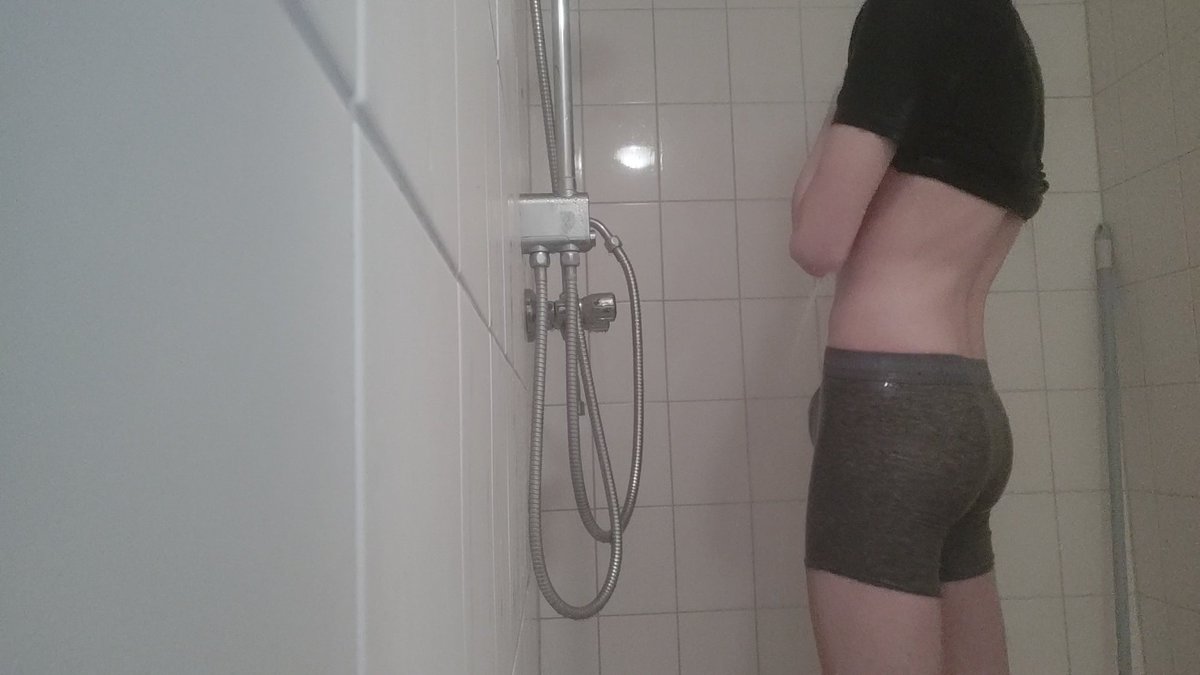 JakeHowarthOF's tweet photo. realized i havent lifted my shirt on x yet! enjoy x

#abs #fit #twink #gay https://t.co/INGY7hS80N