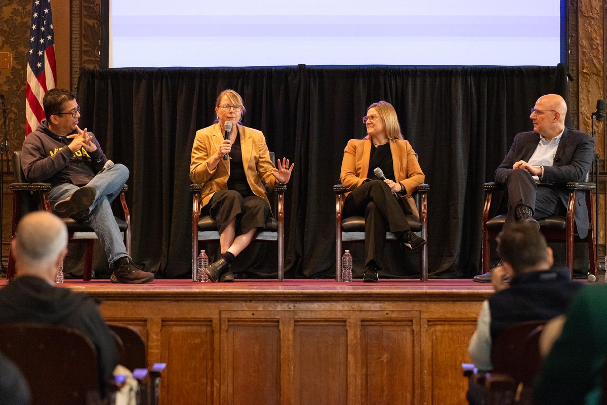 georgetownsfs's tweet photo. #FamilyWeekend was a blast! On Saturday, SFS students & their families attended a panel with SFS Profs @RochelleADavis, @mendenhall_em & Irfan Nooruddin, mod. by Dean @joelhellman_SFS. They also attended a lecture from Prof @ANewman_forward on neo-royalism & U.S. foreign policy. https://t.co/w5dWEQOxlH
