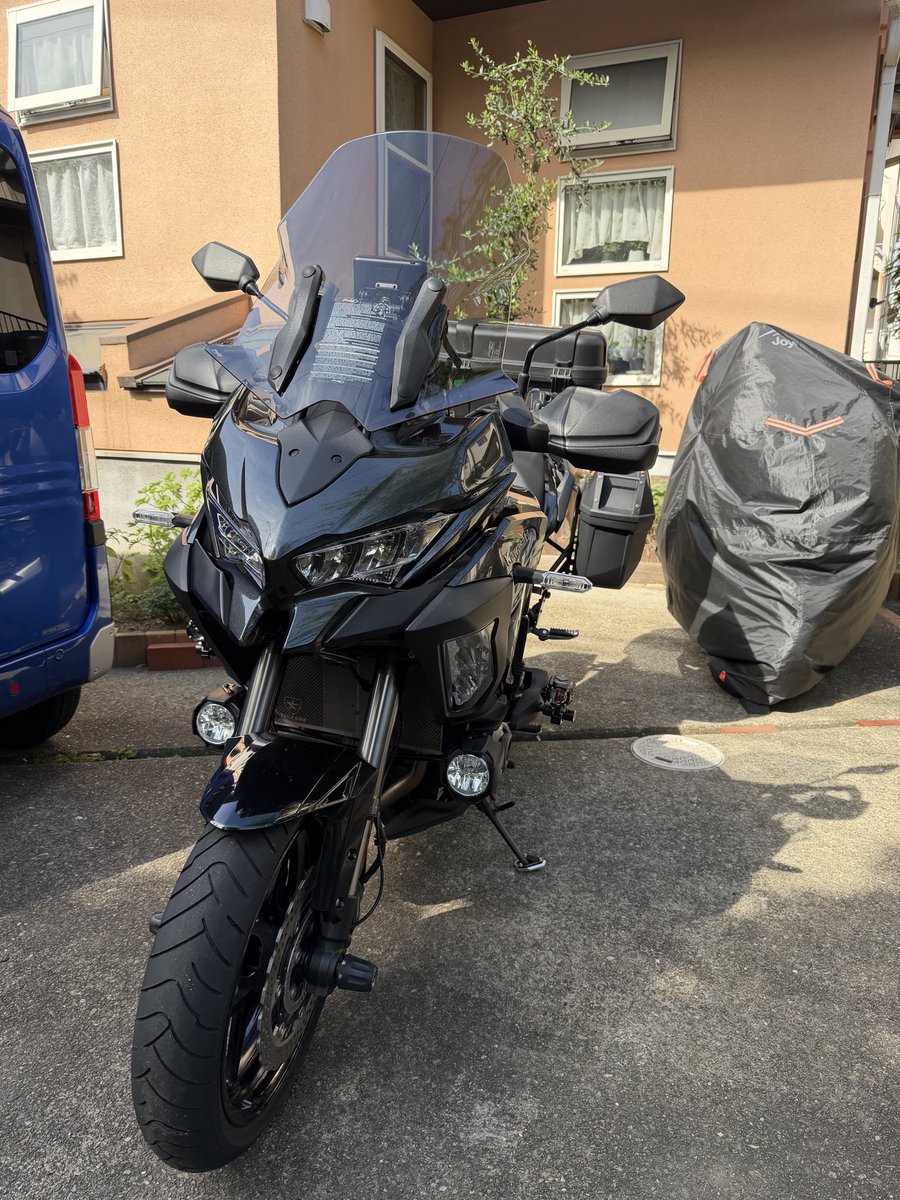 versys1000rider's tweet photo. スクリーン替えた。良き👍
取り付けのためのこの穴、ずっとかっこ悪いと思ってた。塞ぐ事で、走行ダストも入らないし、ボルトのサビも防げる。昨年のミーティングで、皆に紹介するつもりで、沢山購入したけど、無意味だったなあ。
先日、最低数残して、廃棄した。
#VERSYST #VERSYS1000SE https://t.co/YjzS8itsvr