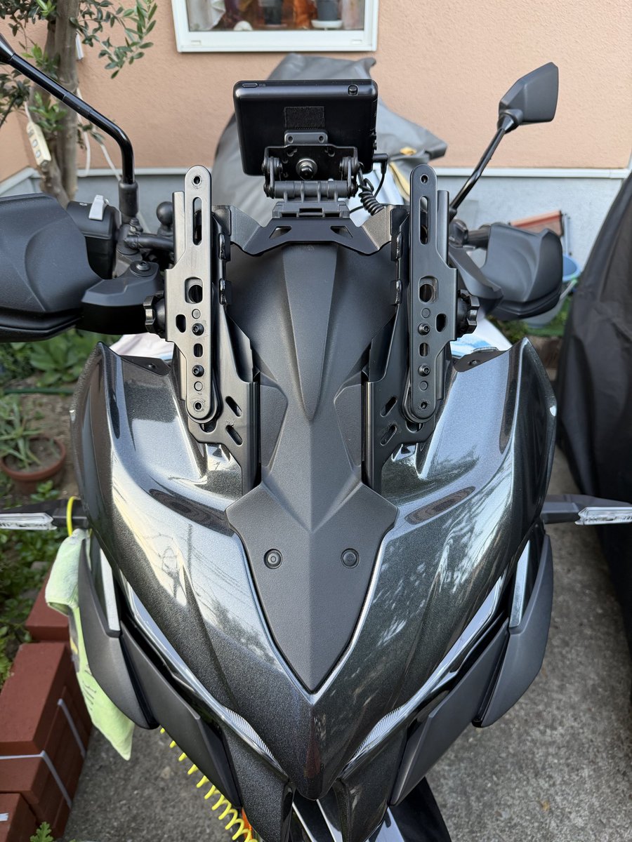 versys1000rider's tweet photo. スクリーン替えた。良き👍
取り付けのためのこの穴、ずっとかっこ悪いと思ってた。塞ぐ事で、走行ダストも入らないし、ボルトのサビも防げる。昨年のミーティングで、皆に紹介するつもりで、沢山購入したけど、無意味だったなあ。
先日、最低数残して、廃棄した。
#VERSYST #VERSYS1000SE https://t.co/YjzS8itsvr