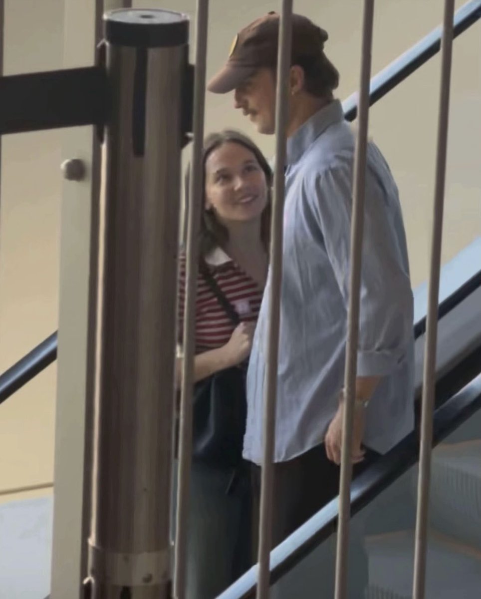 starkeyupdated's tweet photo. Drew Starkey with Cailee Spaeny recently. https://t.co/rmt4yUYdfB