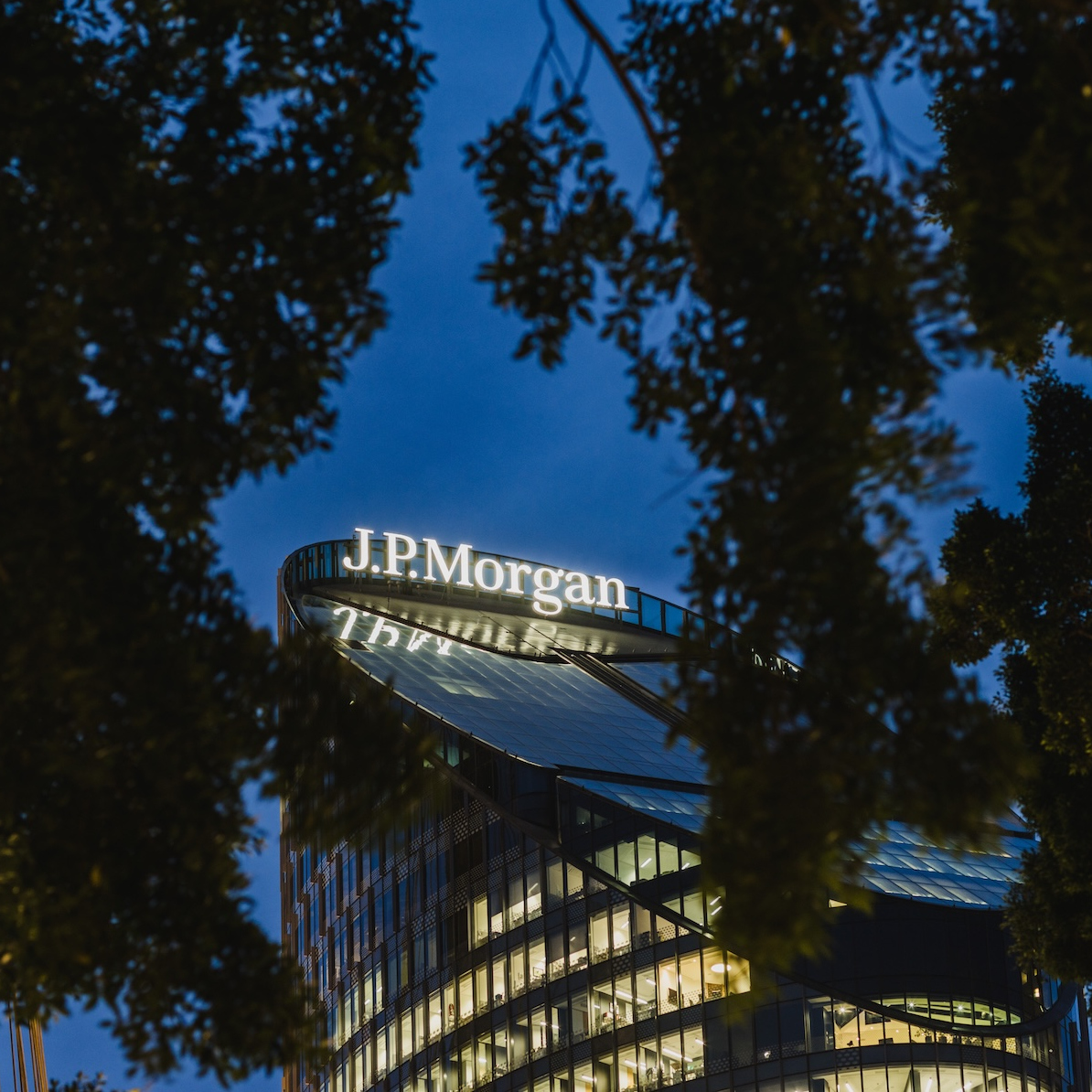 CoinMarketCap's tweet photo. LATEST: 🏦 JPMorgan has rolled out its JPM Coin deposit token on Ethereum for institutional clients, expanding beyond Base. https://t.co/c7rAZ9YDCM