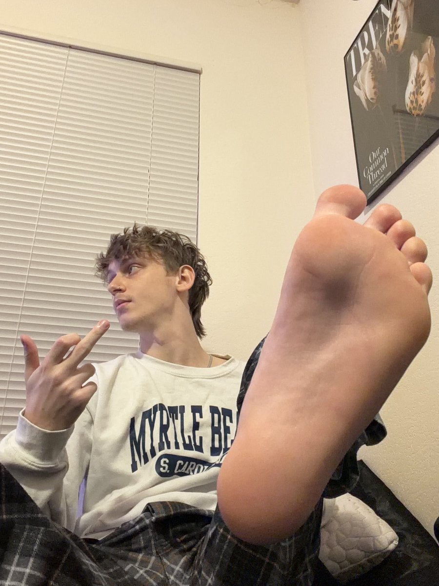 Alphabrayden167's tweet photo. Beg for the privilege of serving me, gonna be more active with posts now that I am settled into college fully.

#findom #cashmaster #cashfag
#footmaster https://t.co/7m2adJeMab