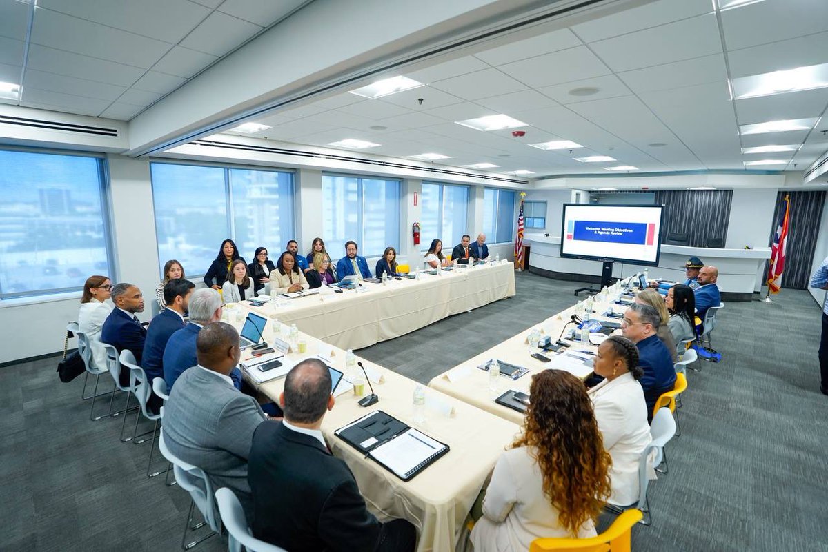 JuntaJRSP's tweet photo. 🚗🚚 El #NTSP, adscrito a la #JRSP, recibió a la delegación de la FMCSA para dialogar sobre iniciativas de seguridad de vehículos comerciales y fortalecer la colaboración en beneficio de la seguridad vial en Puerto Rico. https://t.co/Z88yctwKkV