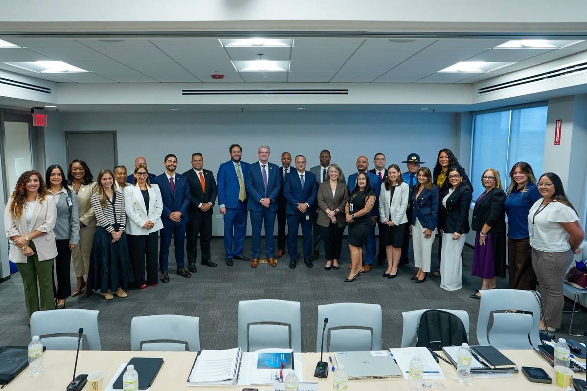 JuntaJRSP's tweet photo. 🚗🚚 El #NTSP, adscrito a la #JRSP, recibió a la delegación de la FMCSA para dialogar sobre iniciativas de seguridad de vehículos comerciales y fortalecer la colaboración en beneficio de la seguridad vial en Puerto Rico. https://t.co/Z88yctwKkV
