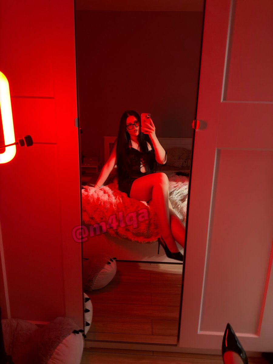 m4lqa's tweet photo. I love red light 🔴🥵 https://t.co/Q8chMX5yju
