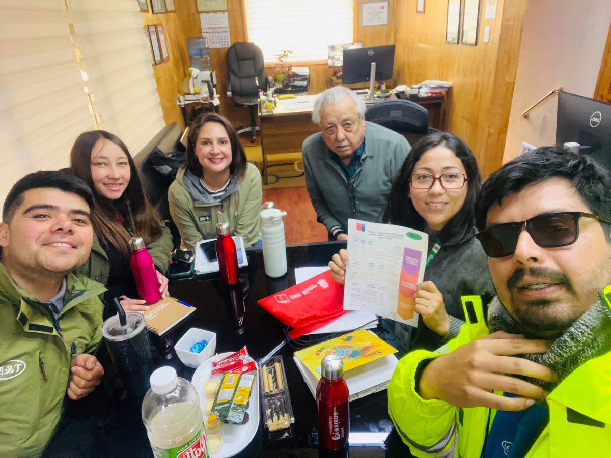 sendaconstt's tweet photo. 🌿 Junto a empresa Sonia Tapia y Cía. Ltda., se desarrolló una reunión con el Equipo Preventivo Coordinador (EPC), donde se analizaron los resultados de las encuestas del programa Trabajar con Calidad de Vida Laboral, correspondientes a los años 2025 y 2026.

#SENDA https://t.co/3YVZmwE8Q5