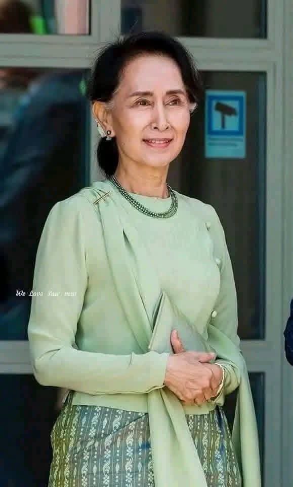 htartha76128693's tweet photo. အမေနှင့်အတူ..
မြန်မာပြည်သူပြည်သားများ ကျရောက်နေဆဲ အန္တရာယ်အမျိုးမျိုးမှ အမြန်လွတ်မြောက်ကြပါစေ🙏
(ပြန်ဆုံမည့်ရက်အာရုဏ်တက်ကိုအသက်ဆွဲဆန့်ကြိုနိုင်ကြပါစေ)
**********🍒🍒🍒🍒***********
#2026Oct20Crop
#WhatsHappeningInMyanmar
#WheralessShe
#FreeAungSanSuuKyi
#SpringRevolution https://t.co/LtXX8aYISx