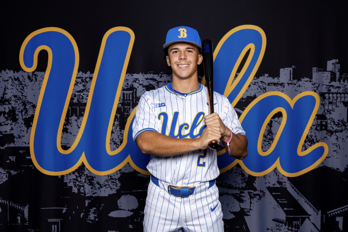 DaneDisne935's tweet photo. 100% committed to UCLA
GO BRUINS! 
4’s up! https://t.co/r77eqU9vR0