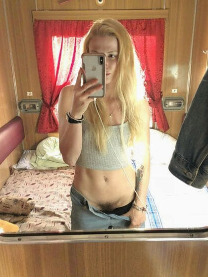 dhurvey7tt's tweet photo. Would you notice if I left my jeans unbuttoned just for you? 🤭 https://t.co/bhuBg1rPkX