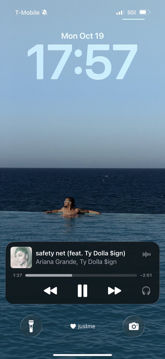 afterhourss00's tweet photo. loveeeee thisss sonnggg https://t.co/FhLz9P5xYR