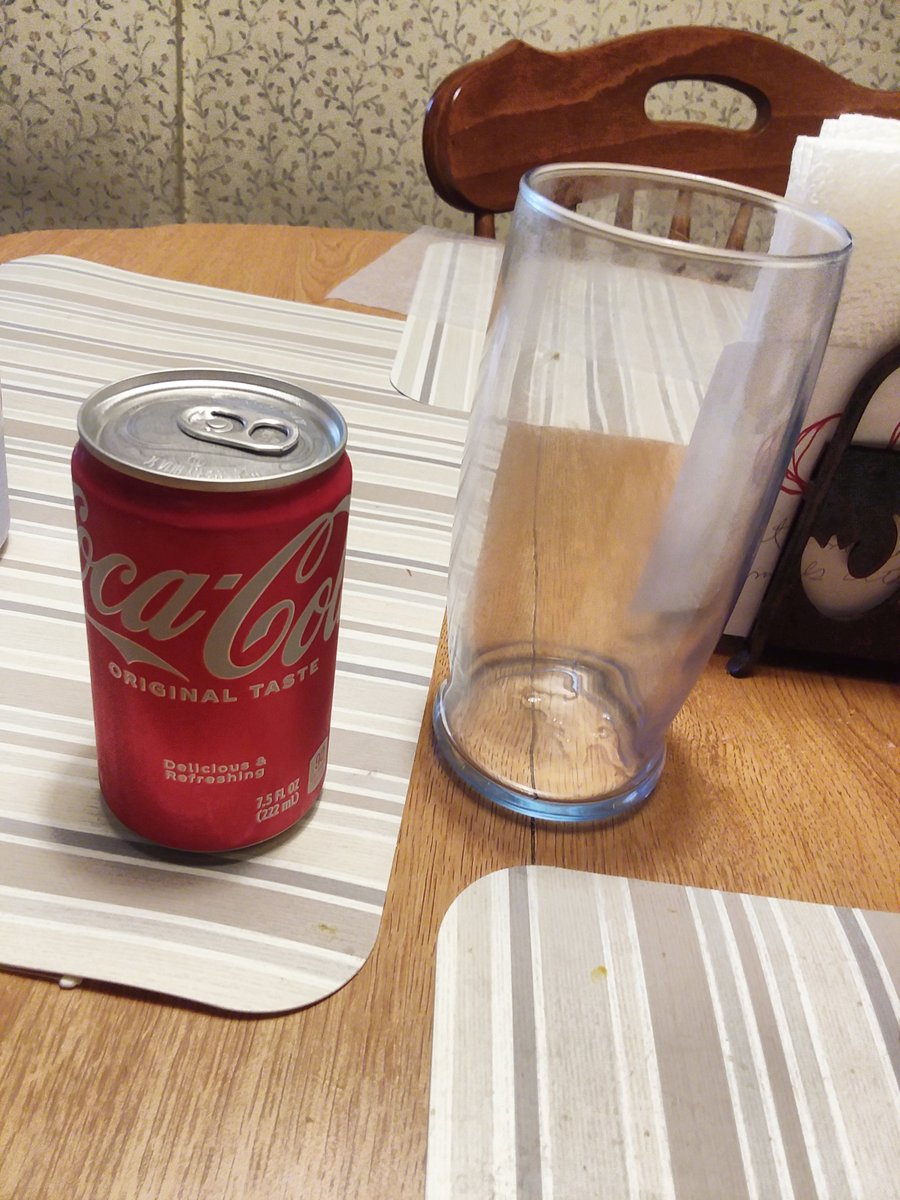 SWManor's tweet photo. When she texted "SEND ME $20 ON CASHAPP AND I'LL GET YOU A LITTLE COKE," I thought she meant...... https://t.co/WmuUQ5HFjf