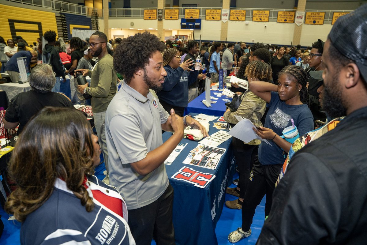 pgcps's tweet photo. College Fair Season is in full swing across PGCPS! 🎓✨🏛️

Scholars are connecting with college reps, exploring new academic pathways, and taking big steps toward their future. Keep asking questions, gathering resources, and reaching high! 🌟📚

#PGCPSProud #ForwardTogether https://t.co/g8A7zovkSF