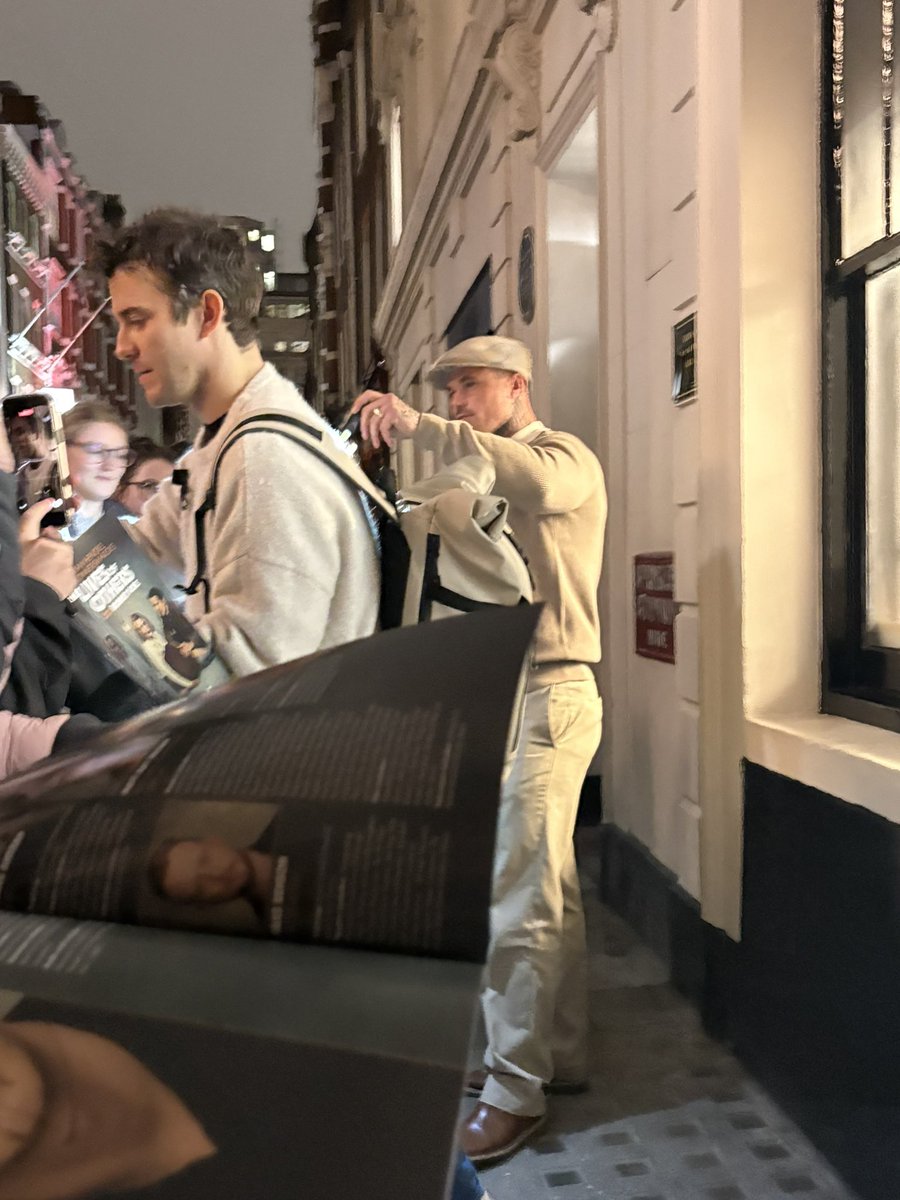mycottagehq's tweet photo. wait sorry luke’s bodyguard just lowkey looking good at the back ??????? 🤭 https://t.co/K91KtqPVG2