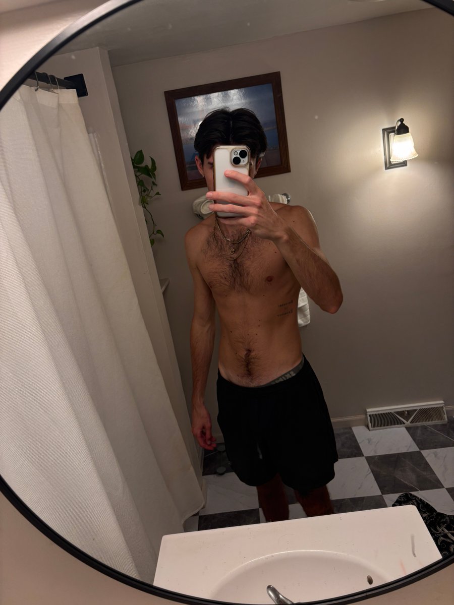 iconicloverboy's tweet photo. i'll show up if you ask nicely https://t.co/MiHKATOVF5