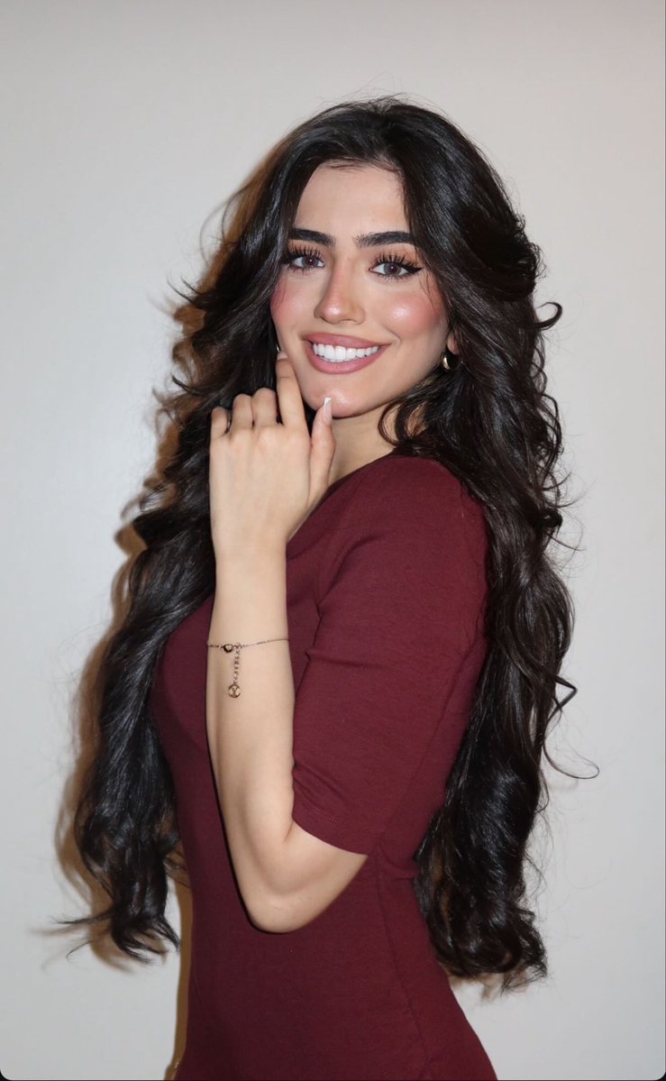 18iy2iy's tweet photo. 🧚🏻‍♂️

المشهورات مو مجرد وجوه على الشاشات… 
للأسف صاروا عند البعض أصنام العصر الحديث يُرفع لهم الدعاء، ويُركع لجمالهم، وتُقدّس تفاصيلهم. 

نصيحة: اذا ماتبي تتعمق حاول تتوب قبل يكون خضوعك لهم عبادة.👌🏻 https://t.co/Q3kw2uAI7z