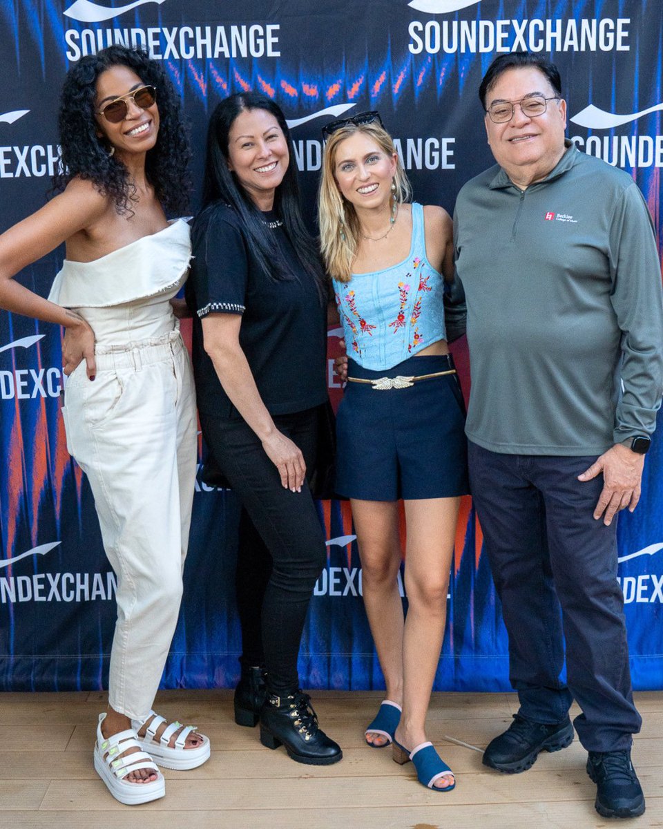 SoundExchange's tweet photo. The best vibes at our Office Hours Miami happy hour 🌴🥂

Thanks to everyone who came out! Where should SoundExchange go next? ✈️ https://t.co/FC0YpJp0nU