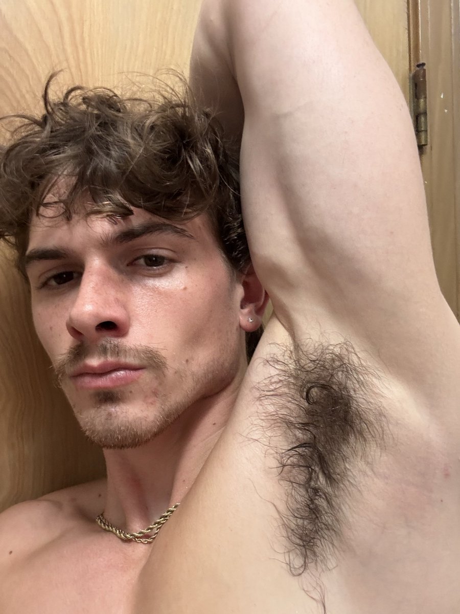 AlphaJT_'s tweet photo. The things a man’s scent can do to you https://t.co/0JTKHbbQ87