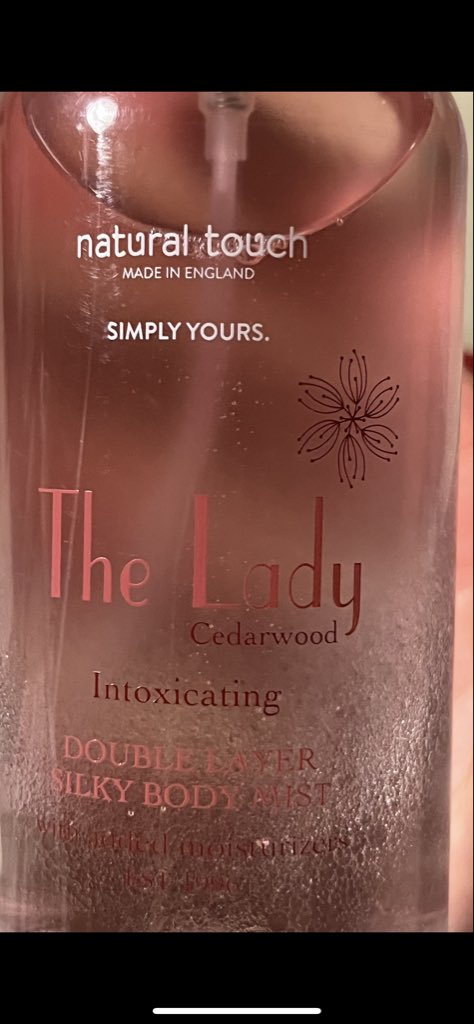 Liawhoru's tweet photo. جبت هذي المجموعة من ناتشورال تاتش.. انا كثير احتار بالروائح بالأخص لو كانت my signature scent بس هذي المجموعة بالذات ابهرتني جذابة ورايقة بنفس الوقت دافيه وما فيها استيحاء عودي ثقيل ابدًا، اخذت كريم مخملي "زبدة شيا خام" عطر صلب ومعطر جسم سبلاش فيه قلتر ينفع للـ layering https://t.co/VzElizJar4