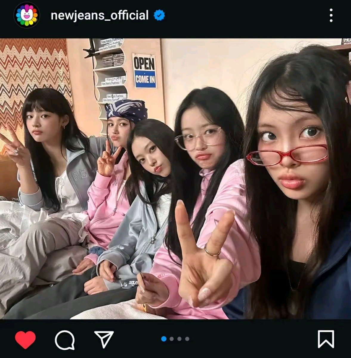 Saccharinet0oth's tweet photo. Use a photo of Newjeans as a reference for the poses 🫪 HAHAHA

You can question my methods, but not my results ✨ https://t.co/Pphx1CRYSo