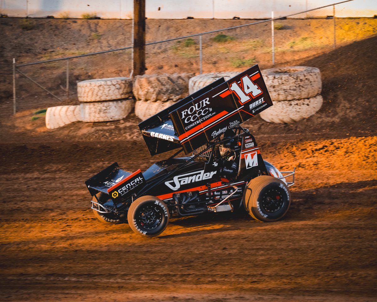 JMRacing14's tweet photo. Kings Speedway Results | JMR14 

Driver: @MotorsportsJb 
Qualifying: 4th
Heat 1: 2nd
Feature Start: 7th
Feature Finish: 7th

Next Event: Oct 28 | Thunderbowl Raceway | Trophy Cup | JB https://t.co/LYpyLrYuDY