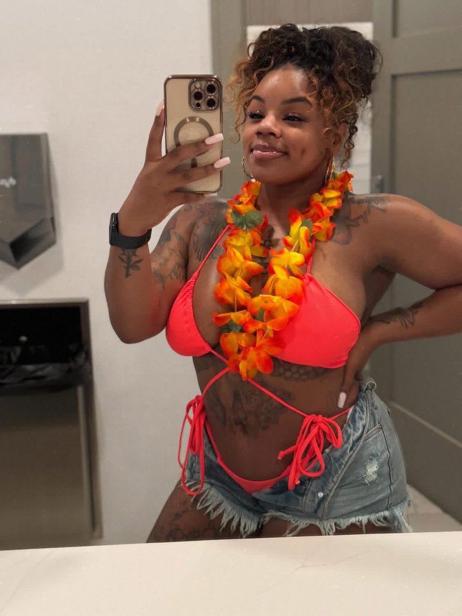 Thick_thick_f's tweet photo. Red is better 🥰💦💦👀🫥 https://t.co/naq52tXAGo