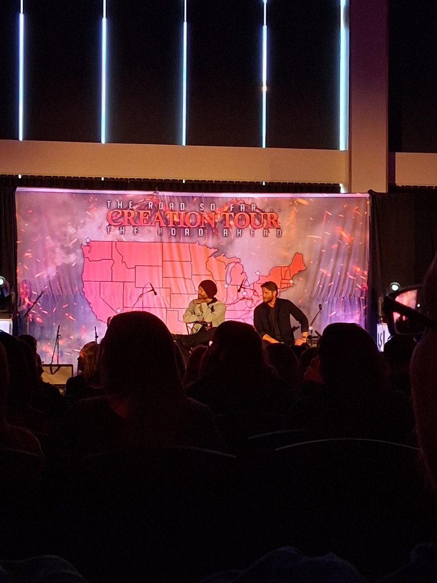 __impala__67_'s tweet photo. blurry j2 from yesterday!!
#spncol #SPNOH #j2 #jensenackles #jaredpadalecki https://t.co/kDS4vey78Q