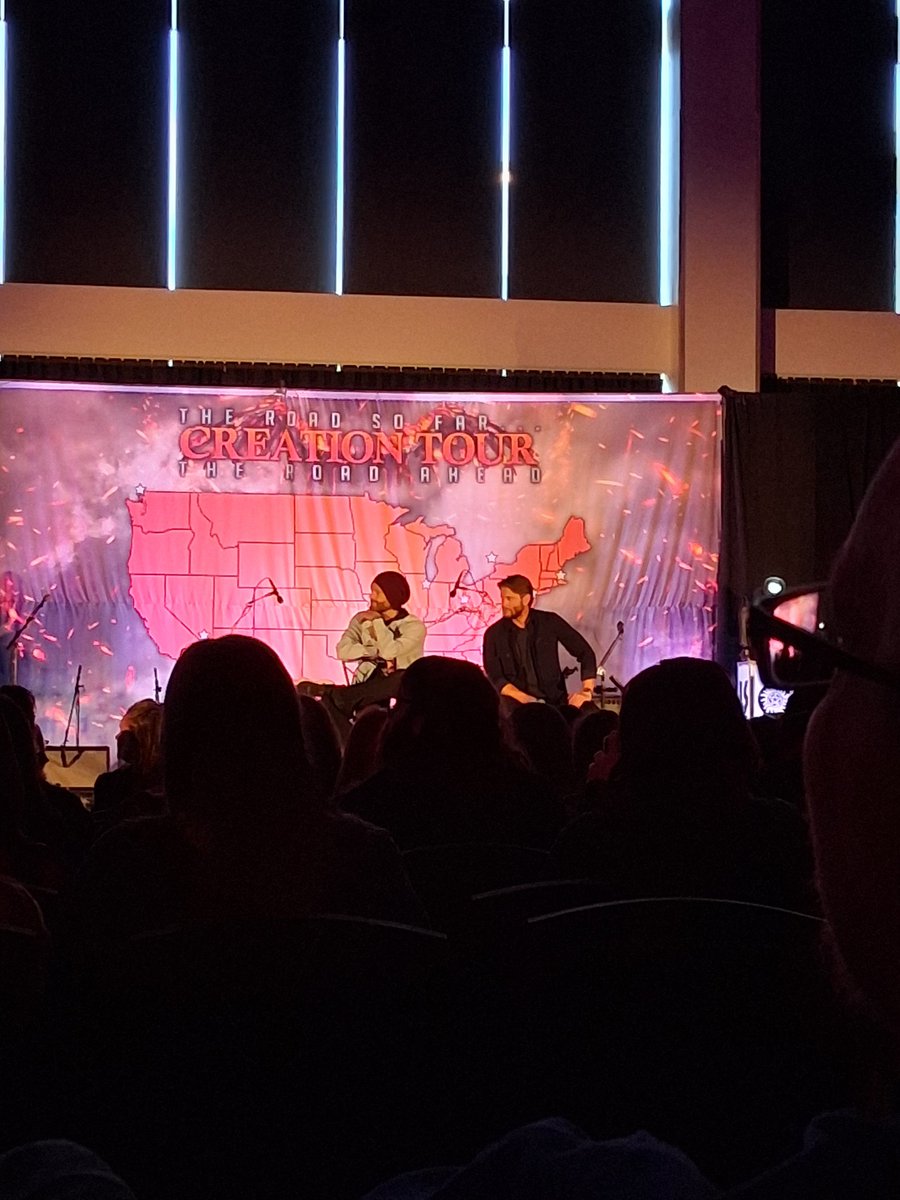 __impala__67_'s tweet photo. blurry j2 from yesterday!!
#spncol #SPNOH #j2 #jensenackles #jaredpadalecki https://t.co/kDS4vey78Q