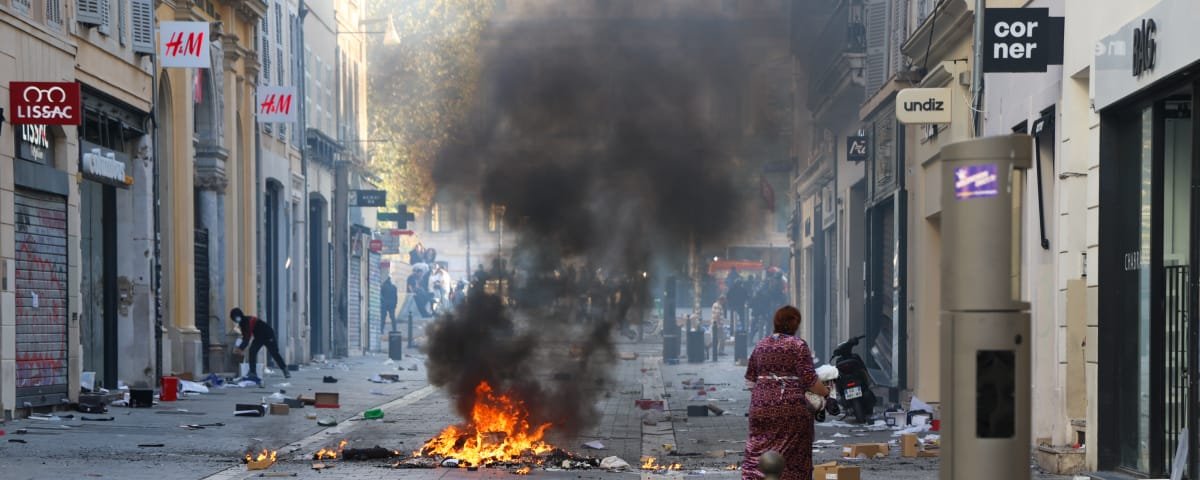 La France face à une crise multiple à six mois de la présidentielle