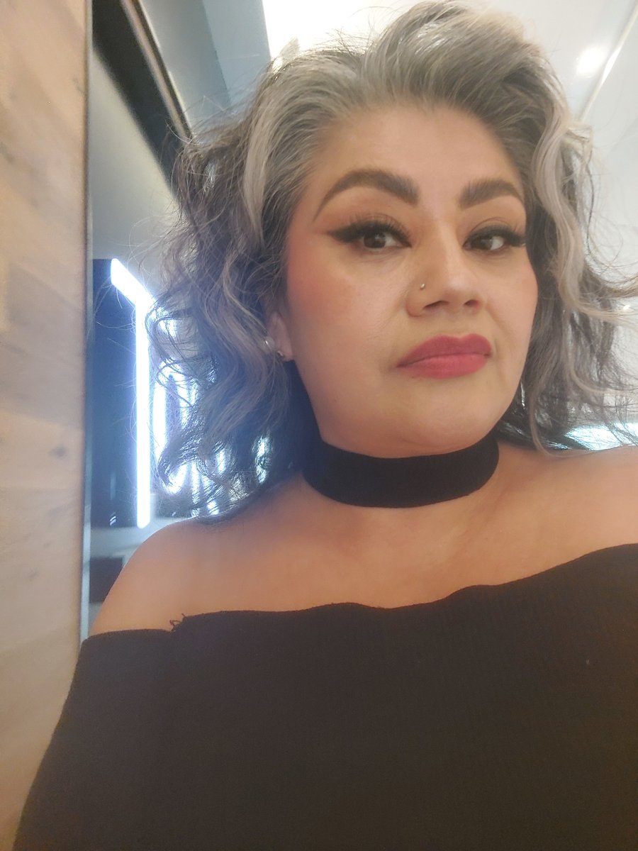 Mimixxx81921955's tweet photo. Que barbaridad con todos ustedes ,si no hay foto no me saludan ,que mal  corazón 💔  💄 🔥 https://t.co/ZKMINlGxKK