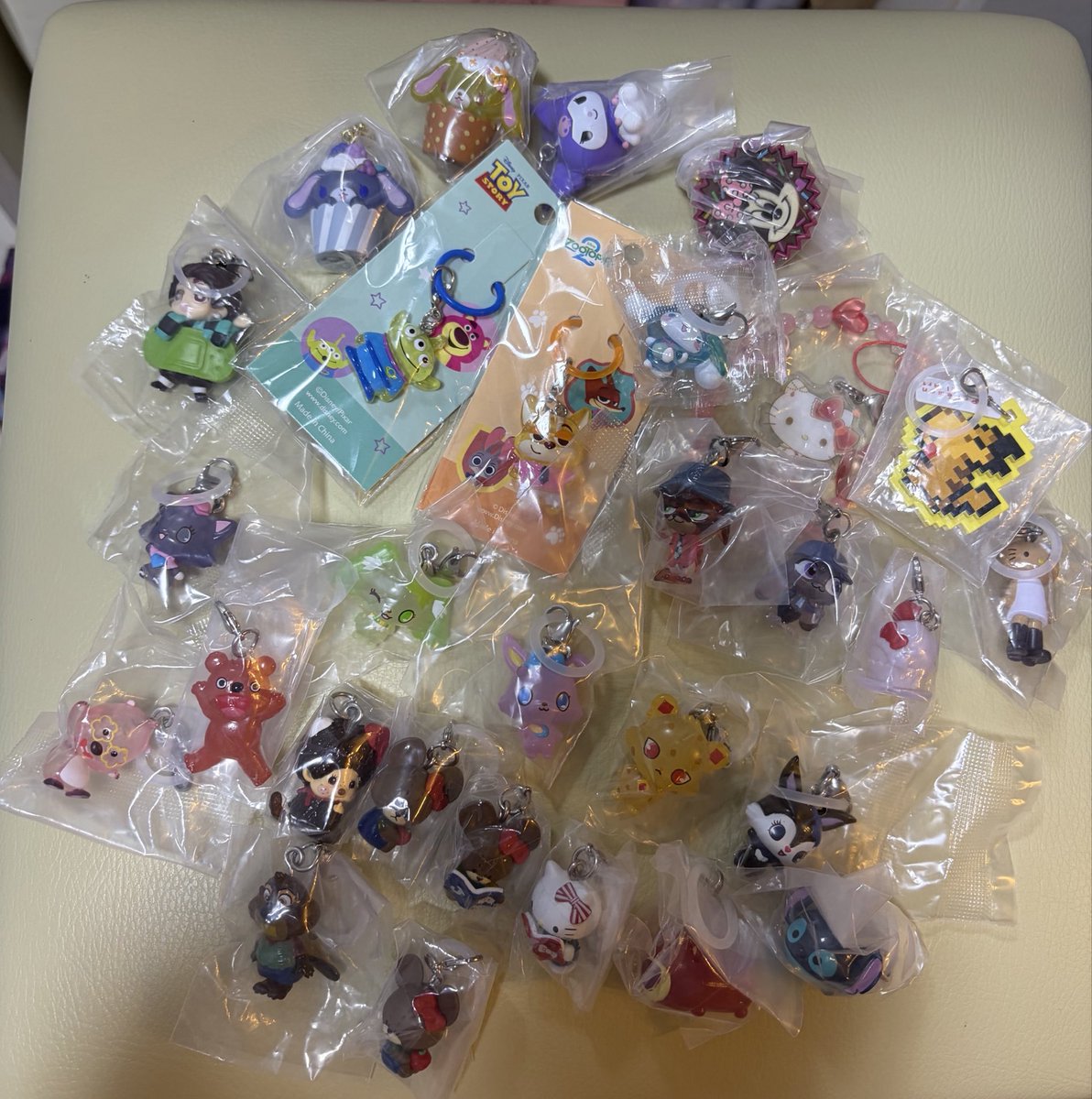 okt8686's tweet photo. 交換　めじるしアクセサリー　ガチャガチャ

譲　画像
求　コナン、ジョージぺたぺたハート、エモきゅんハンギョドンとシナモン、スージーズー、きょうりゅう着ぐるみフィギュアコリラックマ

大阪梅田手渡しor郵送 https://t.co/EkUYqcHu6m