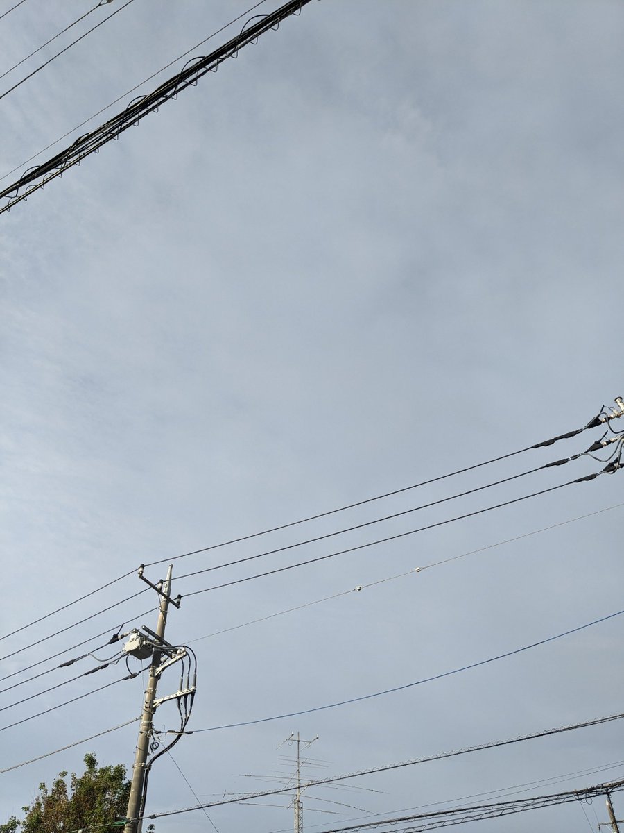 mkazuho's tweet photo. #イマソラ　2026/10/20
久々に雲が広がる空☁
雲の切れ間から太陽も覗いてて
ププリンに影ができてるね

#ぬい撮り　#ポケぬい
ププリン https://t.co/8EhK9Tu7yJ