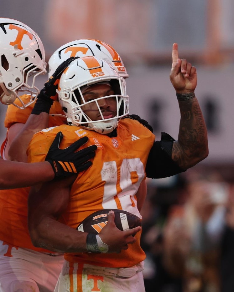 Vol_Football's tweet photo. Another big day for DeSean.

The only FBS player with at least 800 rushing yards and 10 rushing TDs this season.

#GBO 🍊 https://t.co/3vQUGGLJJR