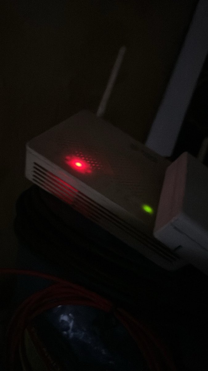 JoelCSO_'s tweet photo. Please if you have Fiberone routers throw them away cause why is your router soo bad mehn…….. @FiberOne_help @FOBroadband https://t.co/1rX6oE548g